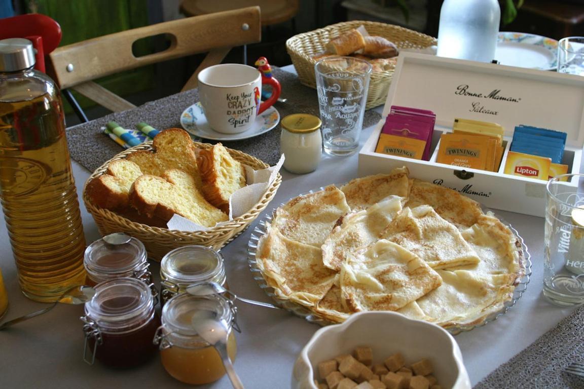 ノワイェ・シュル・シェール Les Petites Mirabelles Bed & Breakfast エクステリア 写真